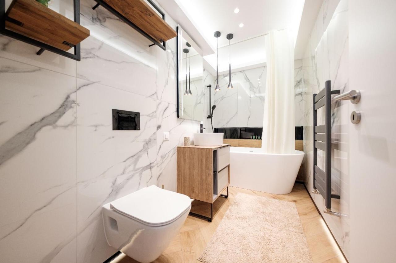 Brand New Luxury Apartment In The Heart Of Brassó Kültér fotó