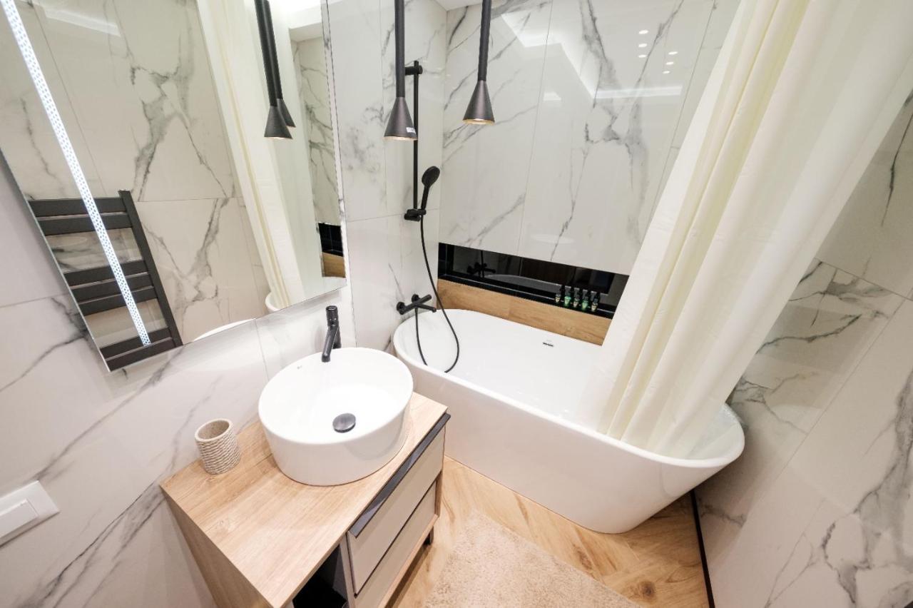 Brand New Luxury Apartment In The Heart Of Brassó Kültér fotó