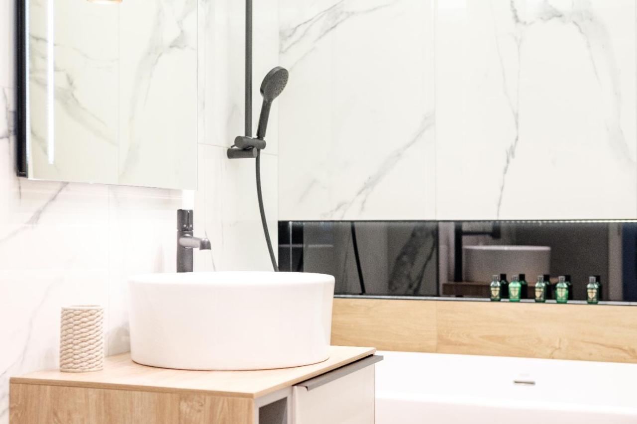 Brand New Luxury Apartment In The Heart Of Brassó Kültér fotó