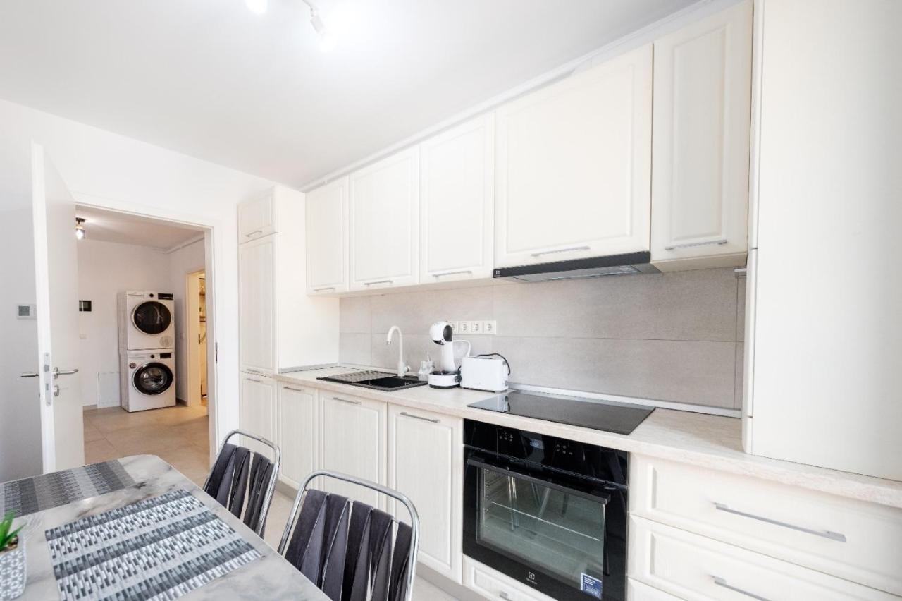 Brand New Luxury Apartment In The Heart Of Brassó Kültér fotó