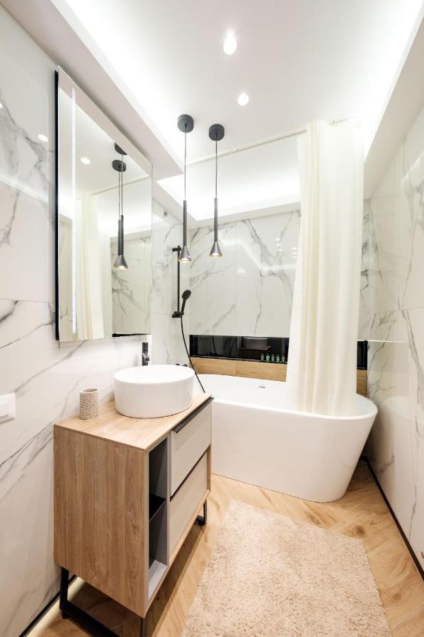 Brand New Luxury Apartment In The Heart Of Brassó Kültér fotó